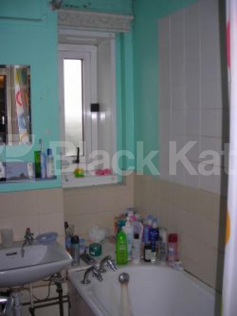 			ideal for students!, 2 Bedroom, 1 bath, 1 reception Flat			 Harrington Square, MORNINGTON CRESCENT